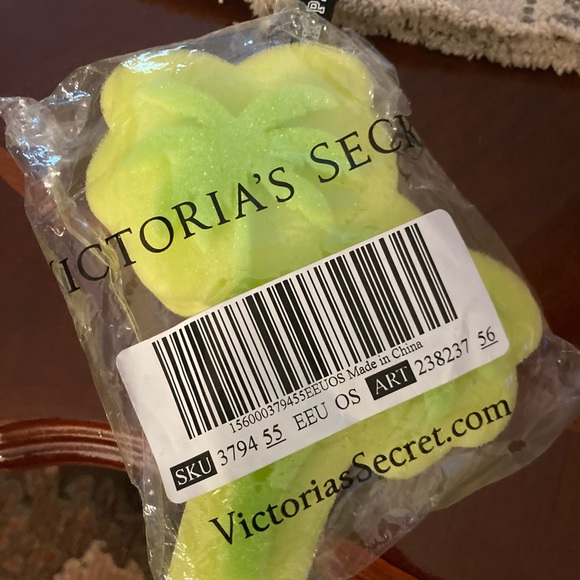 *******SOLD********VS PINK Coco Pineapple 🍍 Bath & Body Bundle - Picture 4 of 5